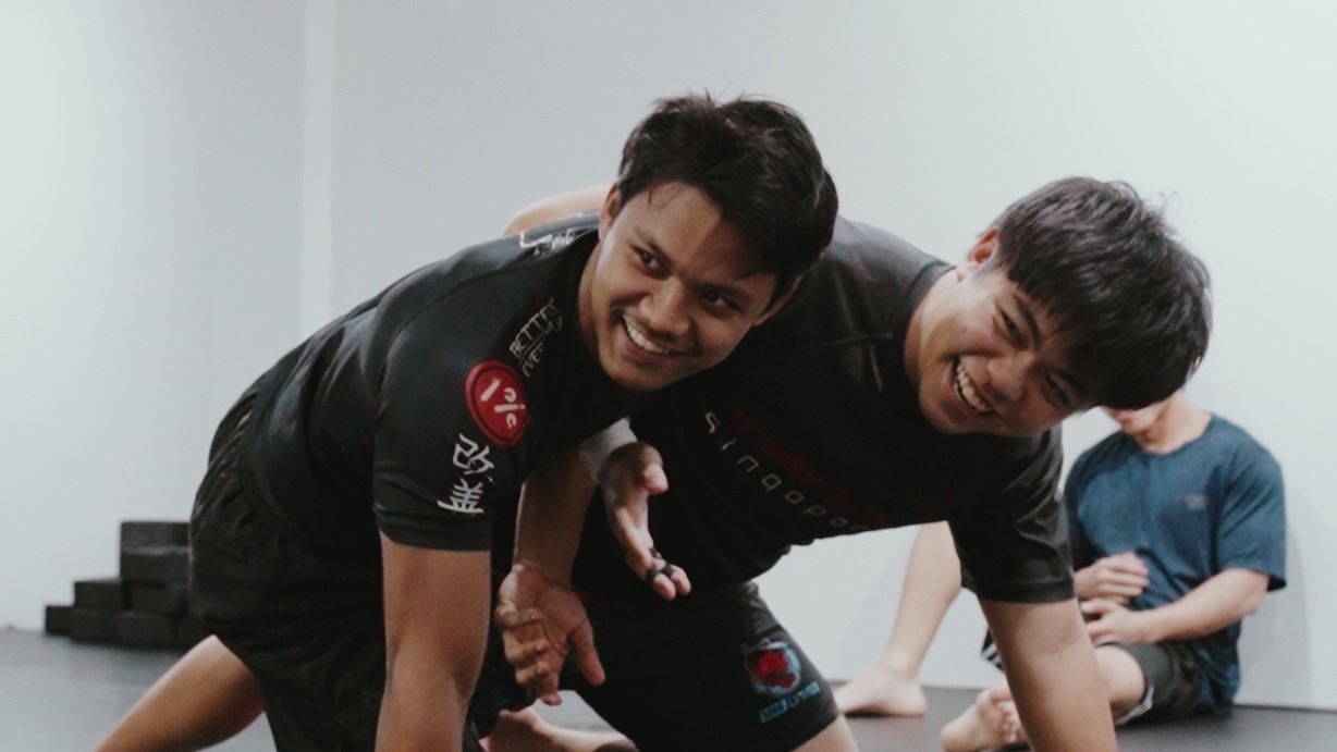 Students enjoying a roll at BJJ Singapore